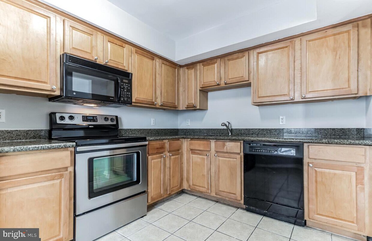 3179 Summit Square Dr Unit 2E6, Oakton, VA 22124 Apartment for Rent