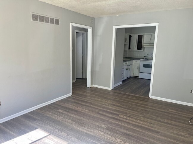 Building Photo - Sugar Creek Duplexes