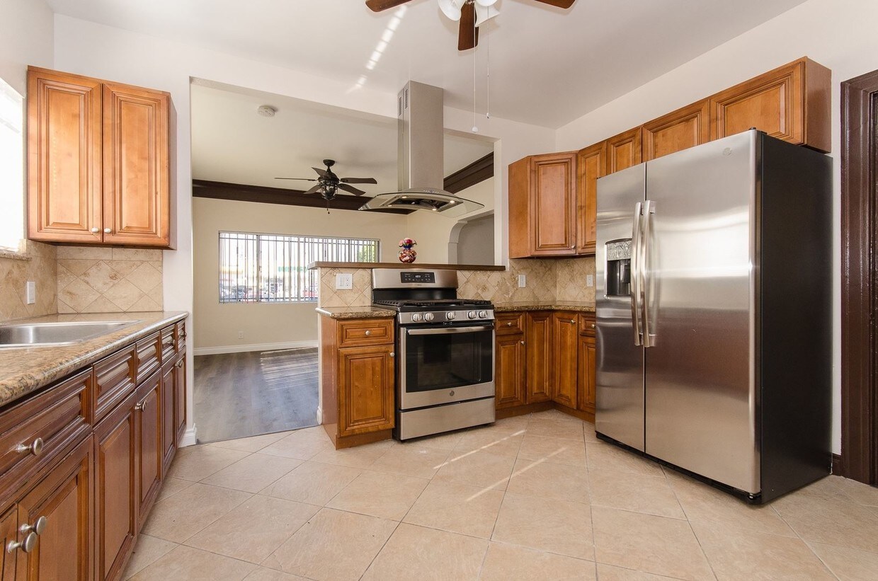 Primary Photo - 2 br, 1 bath Apartment - 430 S Soto St.