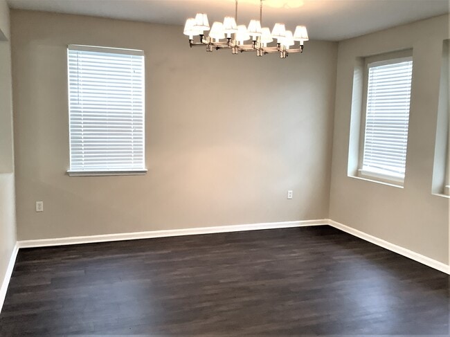 Building Photo - 11293 Justin Oaks Dr N