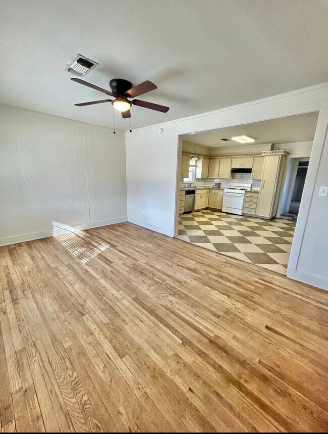 Foto del edificio - 3 bed 1 bath now available in the heart of Lubbock