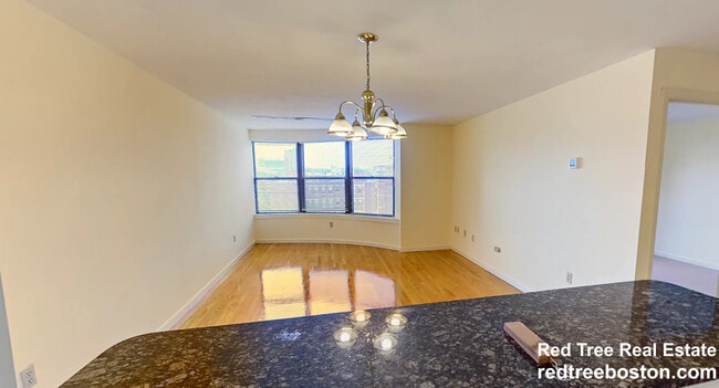 Building Photo - 100 Queensberry St