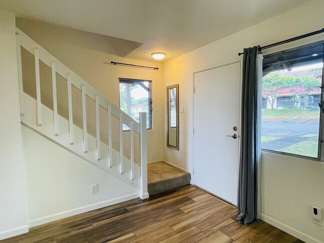 Foto del edificio - Partly Furnished 2-bedroom,1.5-bath Townho...