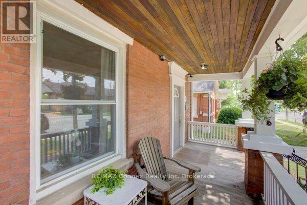 Building Photo - 120 Harris St