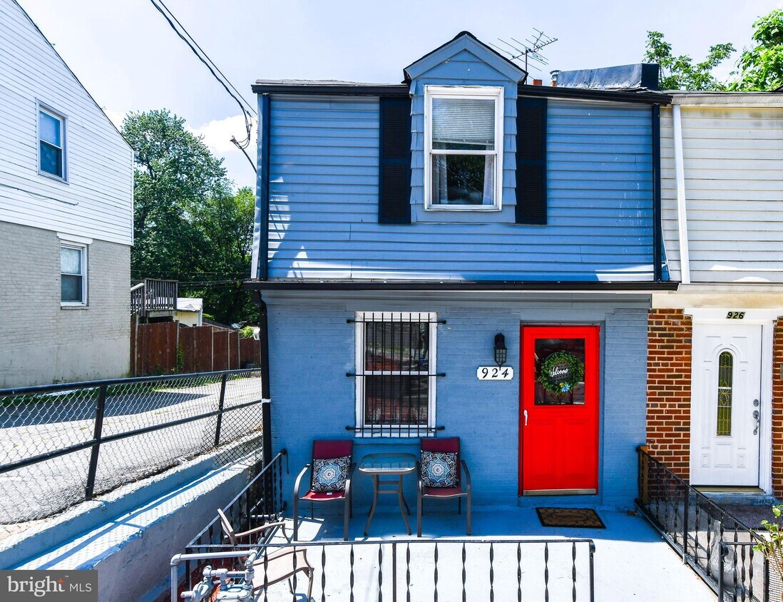 Primary Photo - 924 52nd St NE