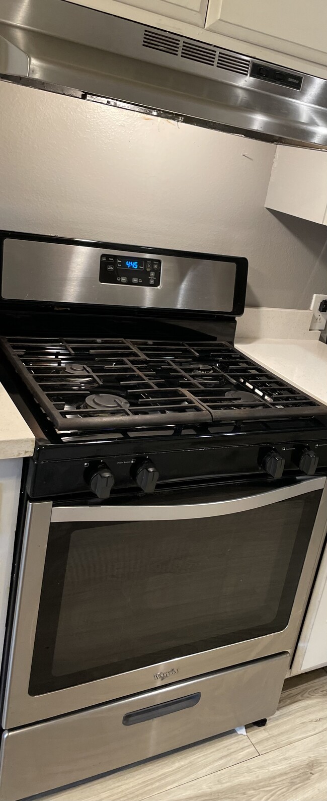 Whirlpool gas stove. - 150 E Lakeshore Dr