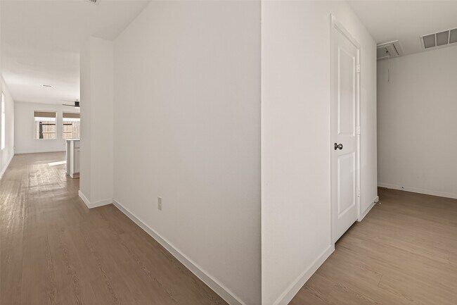 Foto del edificio - 6915 Lilac Vine Ln