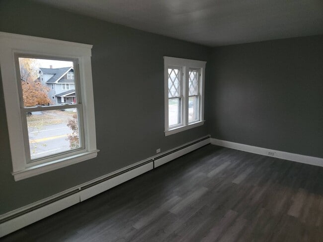 Building Photo - 1571 Dille Rd