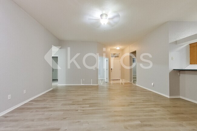 Foto del edificio - 408 Coalbrook Dr