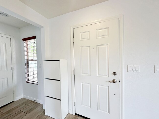 Building Photo - 3 BEDROOM CORNER LOT HOME IN PROVIDENCE
