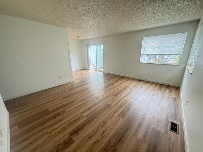 Foto del edificio - 4155 Monroe Dr