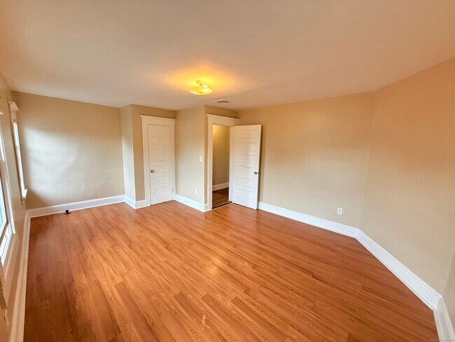 Foto del edificio - 896 Howard Ave