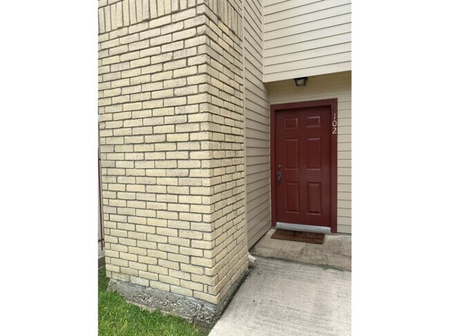 Building Photo - 2120 El Paseo St