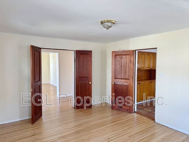 Building Photo - 134 N Hamilton Dr