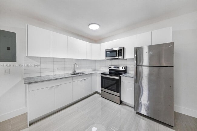 Foto del edificio - 1050 NE 129th St