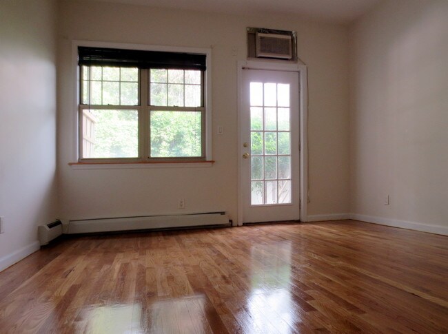 Building Photo - 1624 Summerfield St