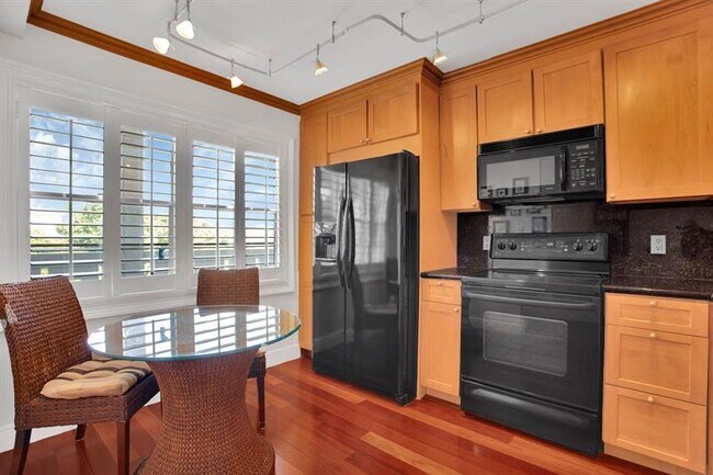 Foto del edificio - 2002 Granada Dr