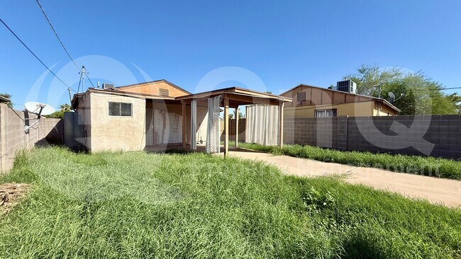 Foto del edificio - 2721 E Wier Ave