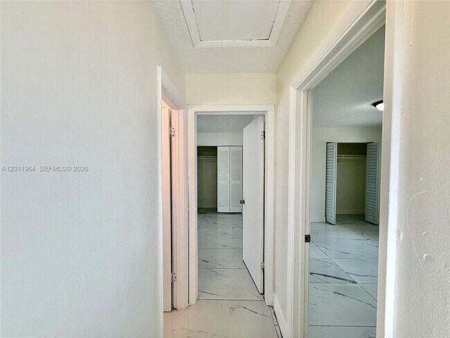 Foto del edificio - 950 NW 109th St