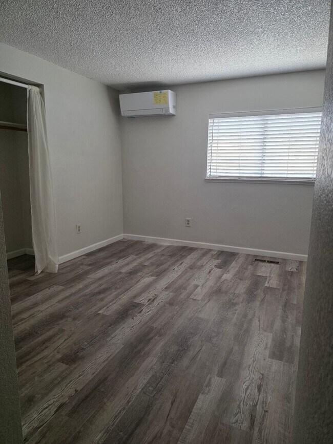 Foto del edificio - 1352 Kimmerling Rd