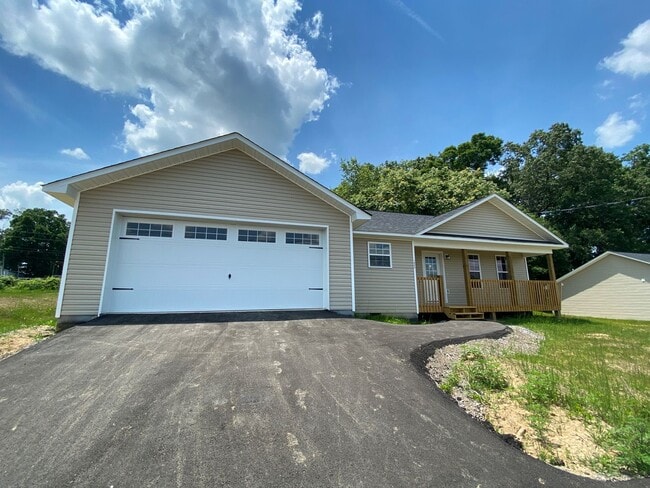 Foto del edificio - Single Family Home in White Pine TN