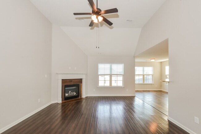 Building Photo - 2565 Woodcutter Dr