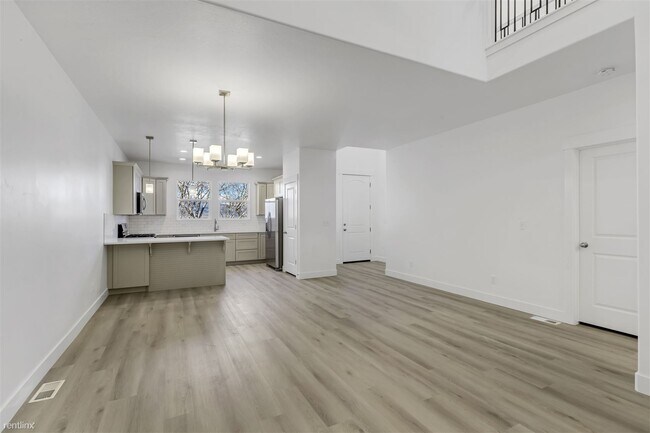 Foto del edificio - 3 br, 2.5 bath Townhome - 409 North 360 We...