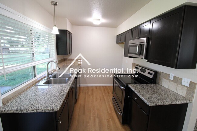Foto del edificio - Beautifully Renovated 3bd Citrus Heights Home with Large Yard