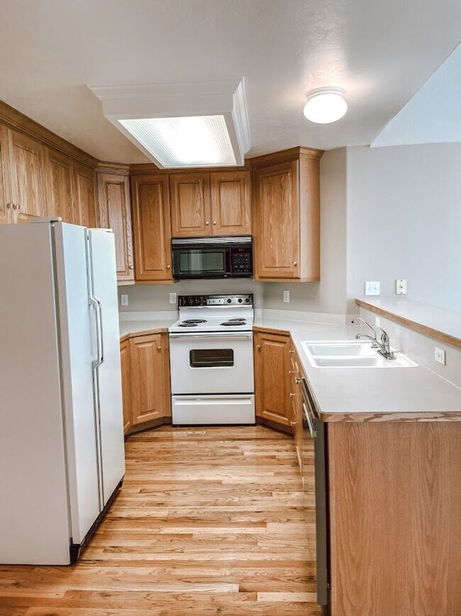 Foto del edificio - Timeless Condo in the Heart of Orem
