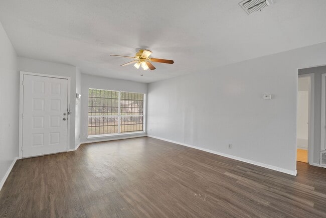 Building Photo - AFFORDABLE Single Story Rental Home on Old...