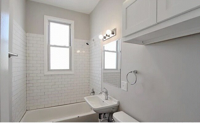 Foto del edificio - 3758 W McLean Ave