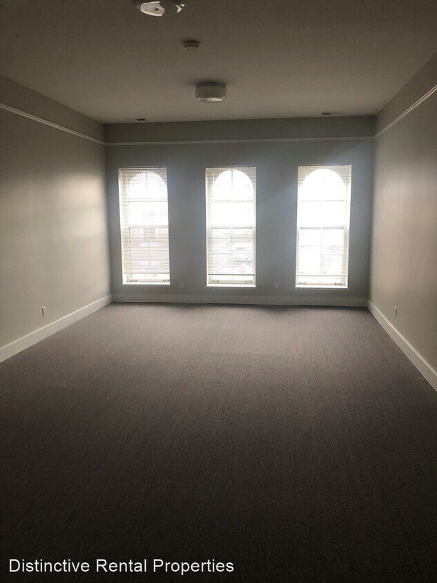 Primary Photo - 2 br, 1.5 bath House - 1010 1/2 Main St.