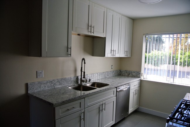 Building Photo - 5261 Whitsett Ave