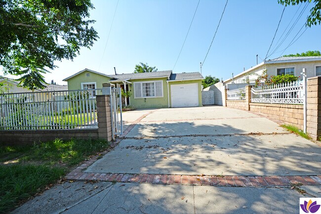Building Photo - 14115 Sayre St
