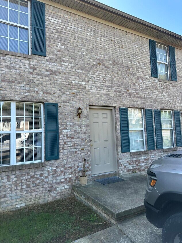 208 Brookside Dr, KY 40324 Townhome Rentals in