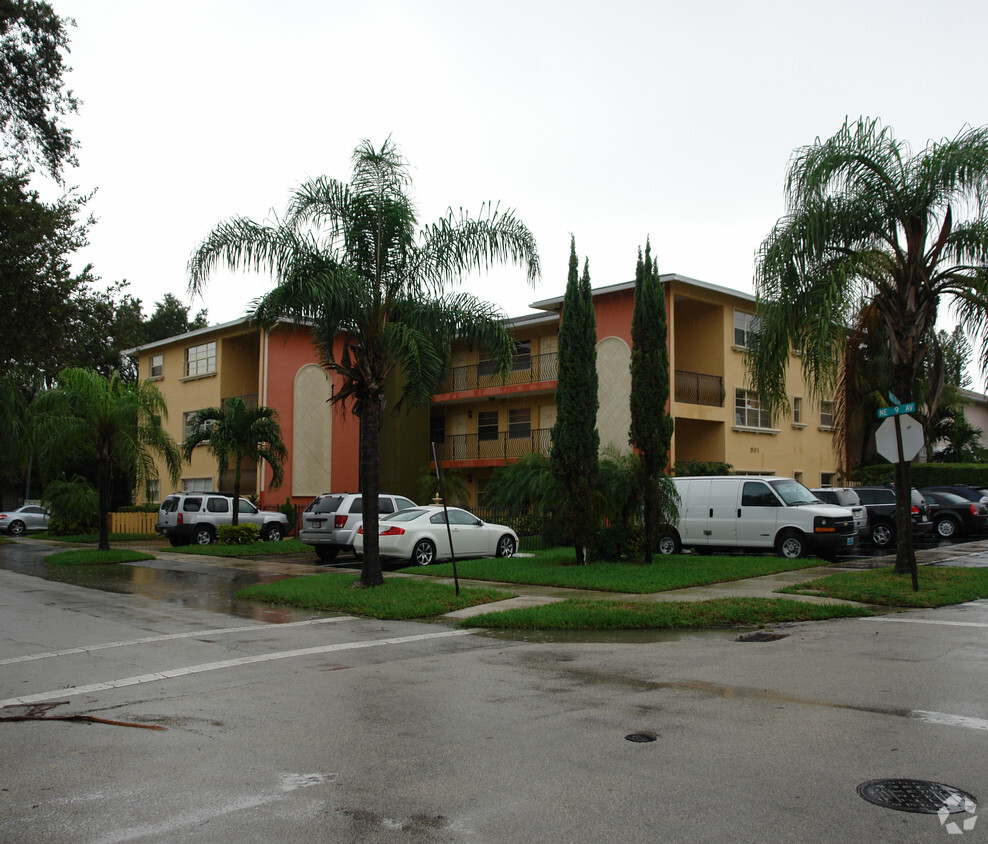 Foto principal - 901 NE 3rd St