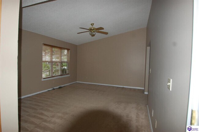 Building Photo - 711 Andra Dr