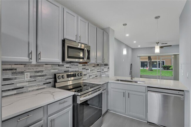 Building Photo - 715 Chelsea Dr