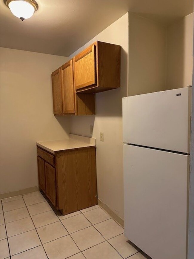 Building Photo - 2nd Floor 1 Bed 1 Bath Apt Located On 2nd ...