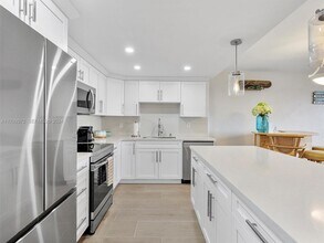 Building Photo - 3111 N Ocean Dr