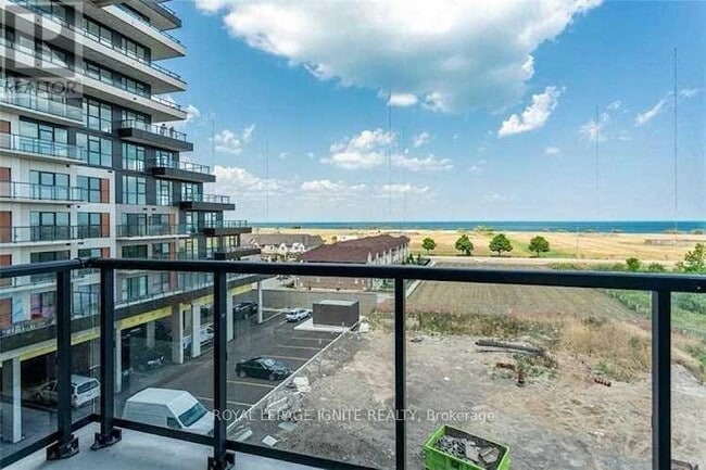 Photo du bâtiment - 550-550 N Service Rd