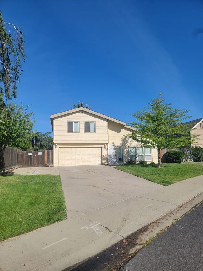 Building Photo - 522 Dawn Dr