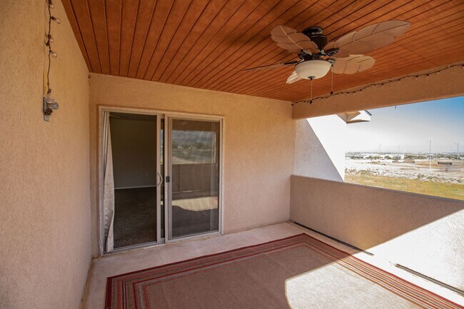 Foto del edificio - Elegant 3 Bed 2 Bath Home - 2 Story & Pet ...