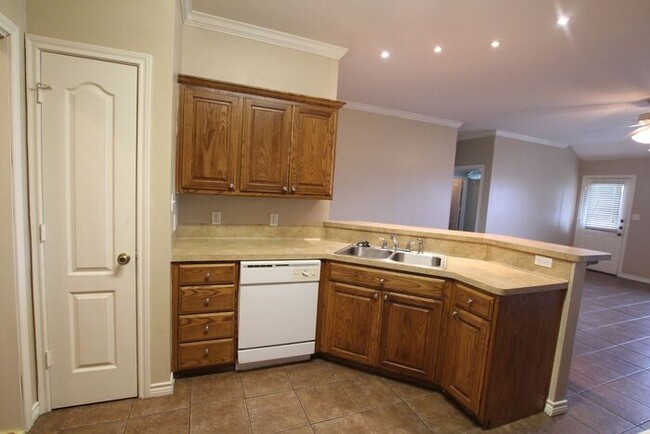 Building Photo - 3 Bedroom 2 Bath Duplex in Lindale ISD! Yo...