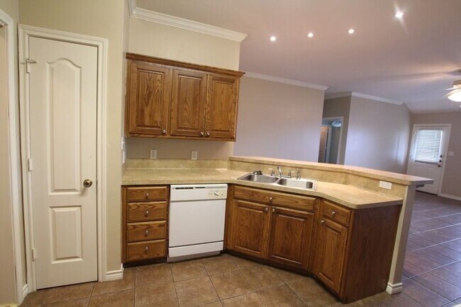 Foto del edificio - 3 Bedroom 2 Bath Duplex in Lindale ISD! Yo...