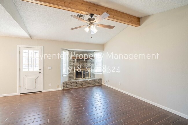 Building Photo - 3 BED 1 BATH! Schedule a tour today!