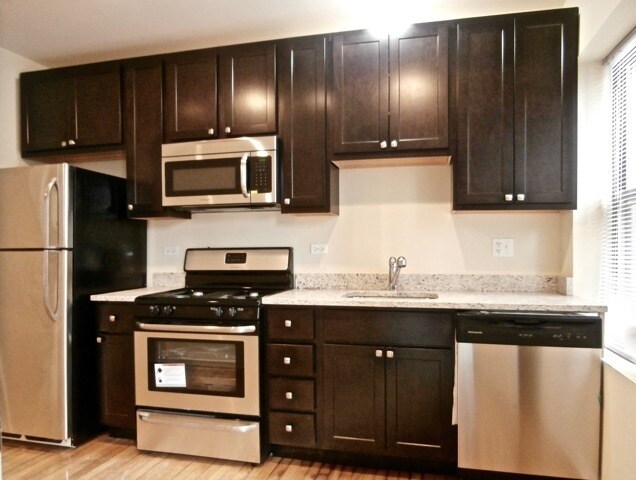 Foto principal - 2323 W Arthur Ave