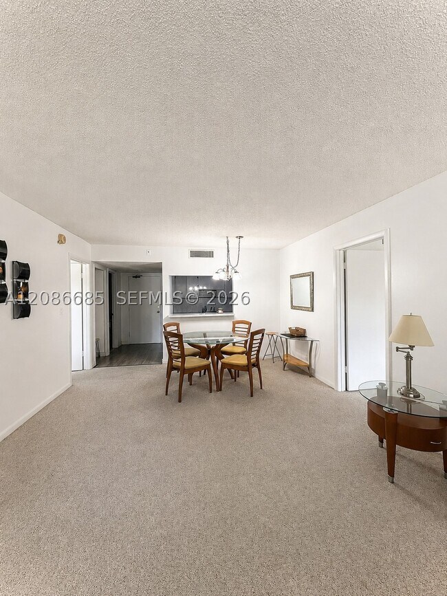 Foto del edificio - 240 Lakeview Dr