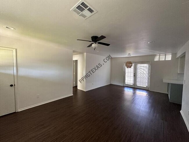 Foto del edificio - 1300 NW 102nd St