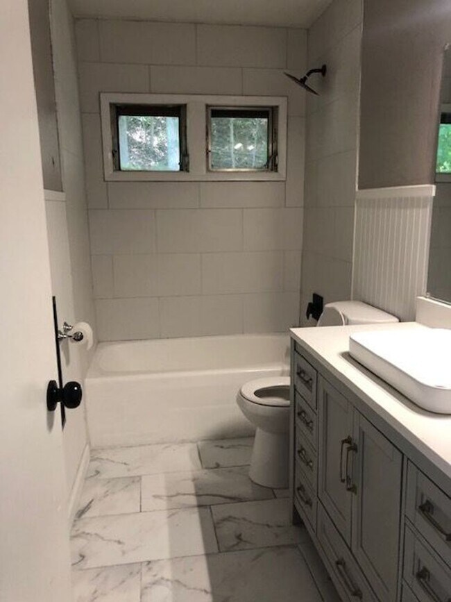 Foto del edificio - 243 W High St